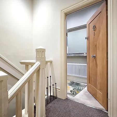 Exclusive 3 Bedroom Penthouse - 2 Bath & Mezzanine Appartamento *