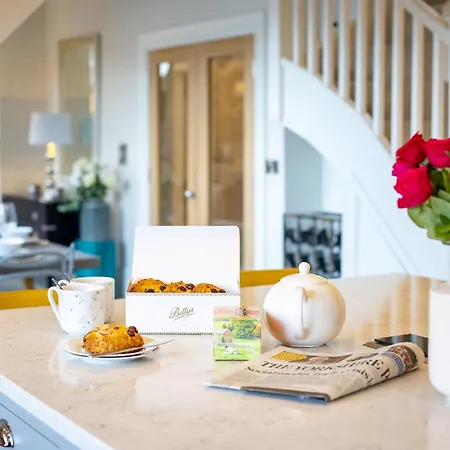 Exclusive 3 Bedroom Penthouse - 2 Bath & Mezzanine Harrogate