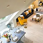 Exclusive 3 Bedroom Penthouse - 2 Bath & Mezzanine Daire *