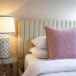 Exclusive 3 Bedroom Penthouse - 2 Bath & Mezzanine *