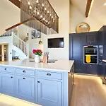 Exclusive 3 Bedroom Penthouse - 2 Bath & Mezzanine Daire