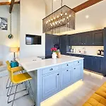 Exclusive 3 Bedroom Penthouse - 2 Bath & Mezzanine Daire Harrogate