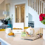 Exclusive 3 Bedroom Penthouse - 2 Bath & Mezzanine Harrogate