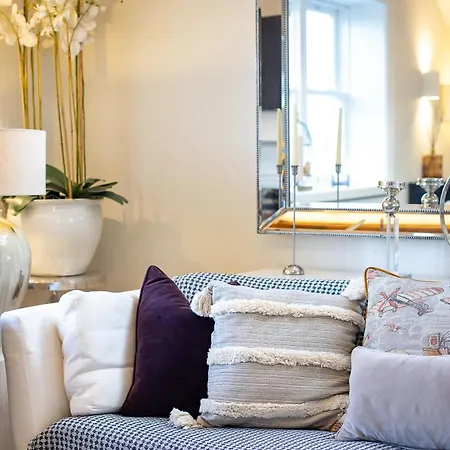 Exclusive 3 Bedroom Penthouse - 2 Bath & Mezzanine Apartmán Harrogate