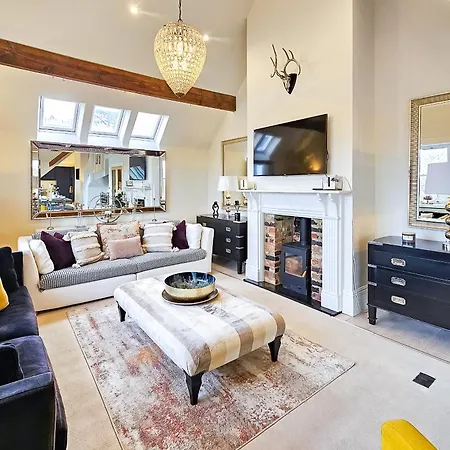 아파트 Exclusive 3 Bedroom Penthouse - 2 Bath & Mezzanine 해러게이트