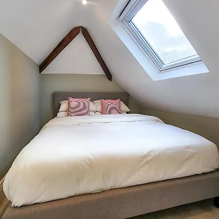 Exclusive 3 Bedroom Penthouse - 2 Bath & Mezzanine 해러게이트