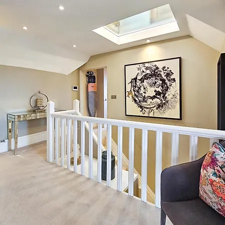 Exclusive 3 Bedroom Penthouse - 2 Bath & Mezzanine