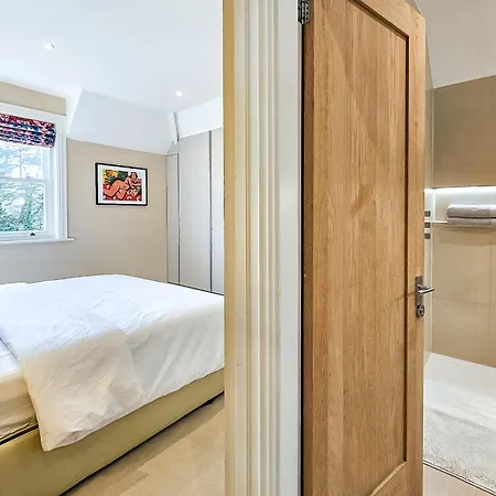 Exclusive 3 Bedroom Penthouse - 2 Bath & Mezzanine Apartmán *