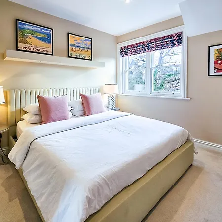 Exclusive 3 Bedroom Penthouse - 2 Bath & Mezzanine