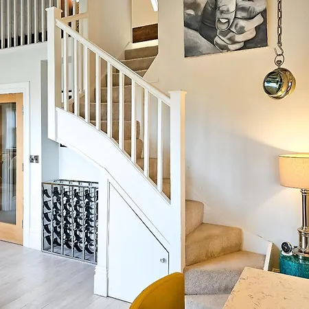 Exclusive 3 Bedroom Penthouse - 2 Bath & Mezzanine Apartman