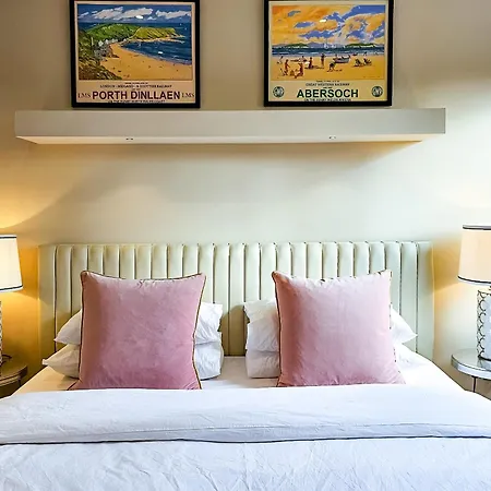 Apartman Exclusive 3 Bedroom Penthouse - 2 Bath & Mezzanine