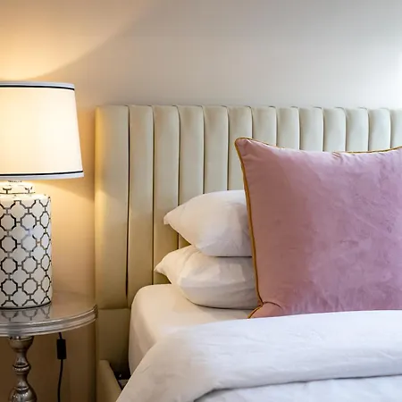 Exclusive 3 Bedroom Penthouse - 2 Bath & Mezzanine *