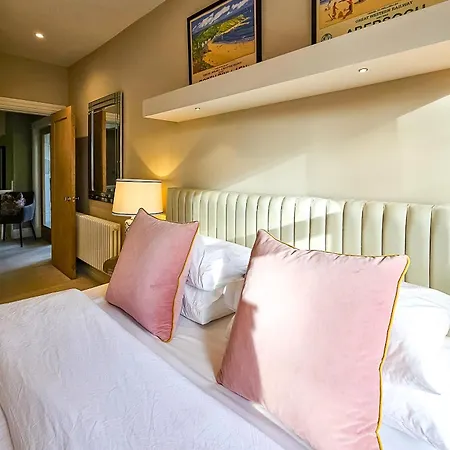 Exclusive 3 Bedroom Penthouse - 2 Bath & Mezzanine Apartman *